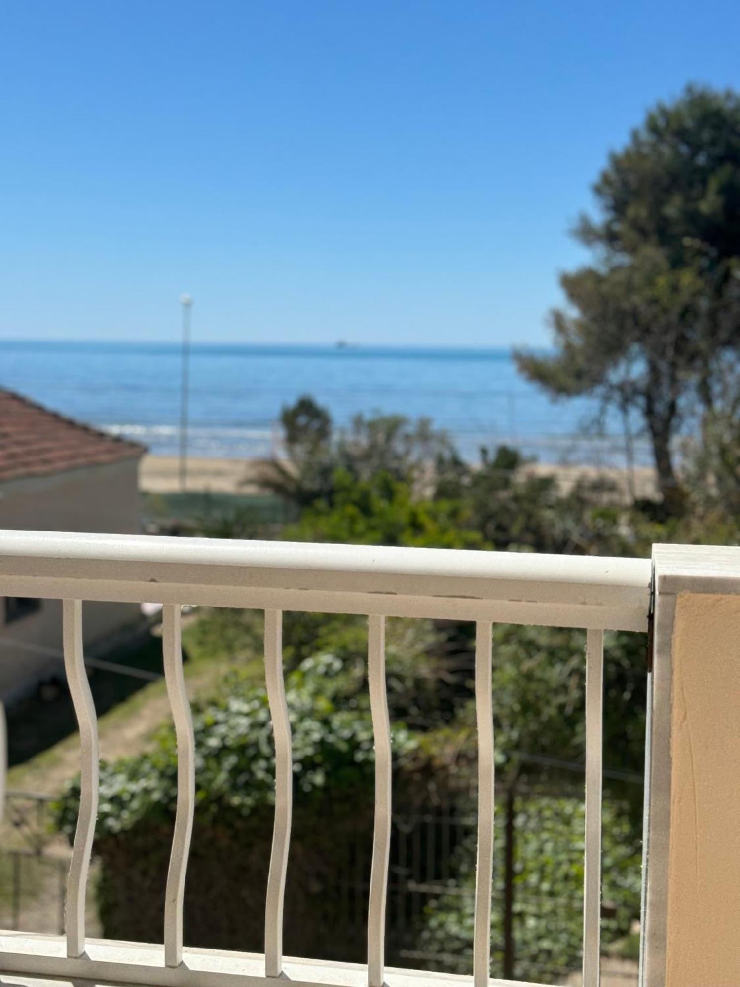 Sea & Gardenview Apartments Durrës Kültér fotó